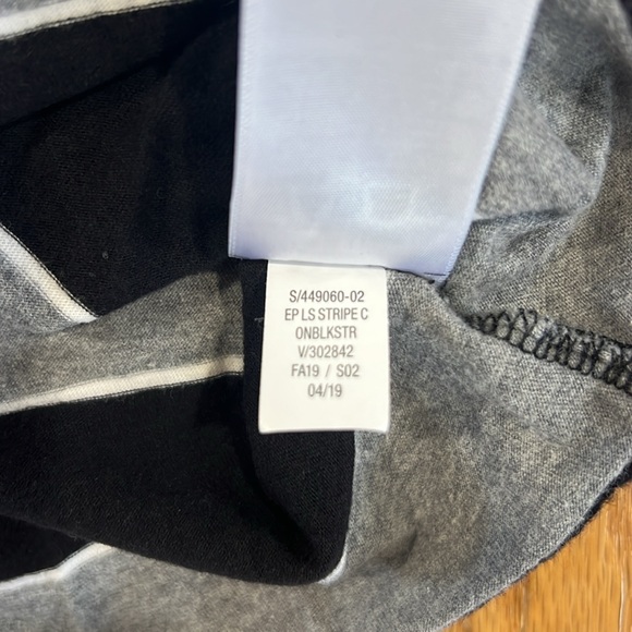 Lot of 2 Gap Long Sleeve Tees. Henley & Stripes - Picture 13 of 14